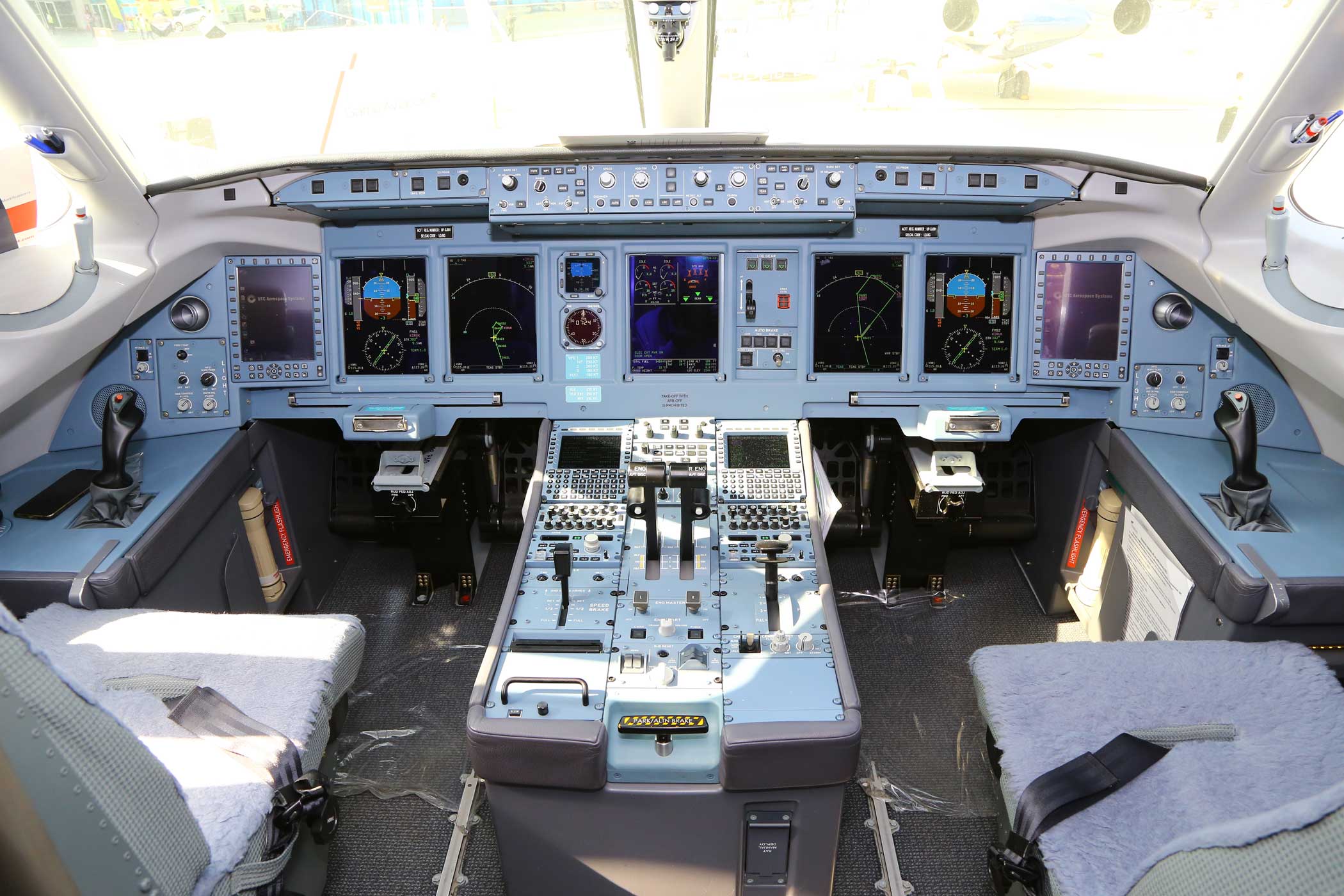 Sukhoi Superjet cockpit