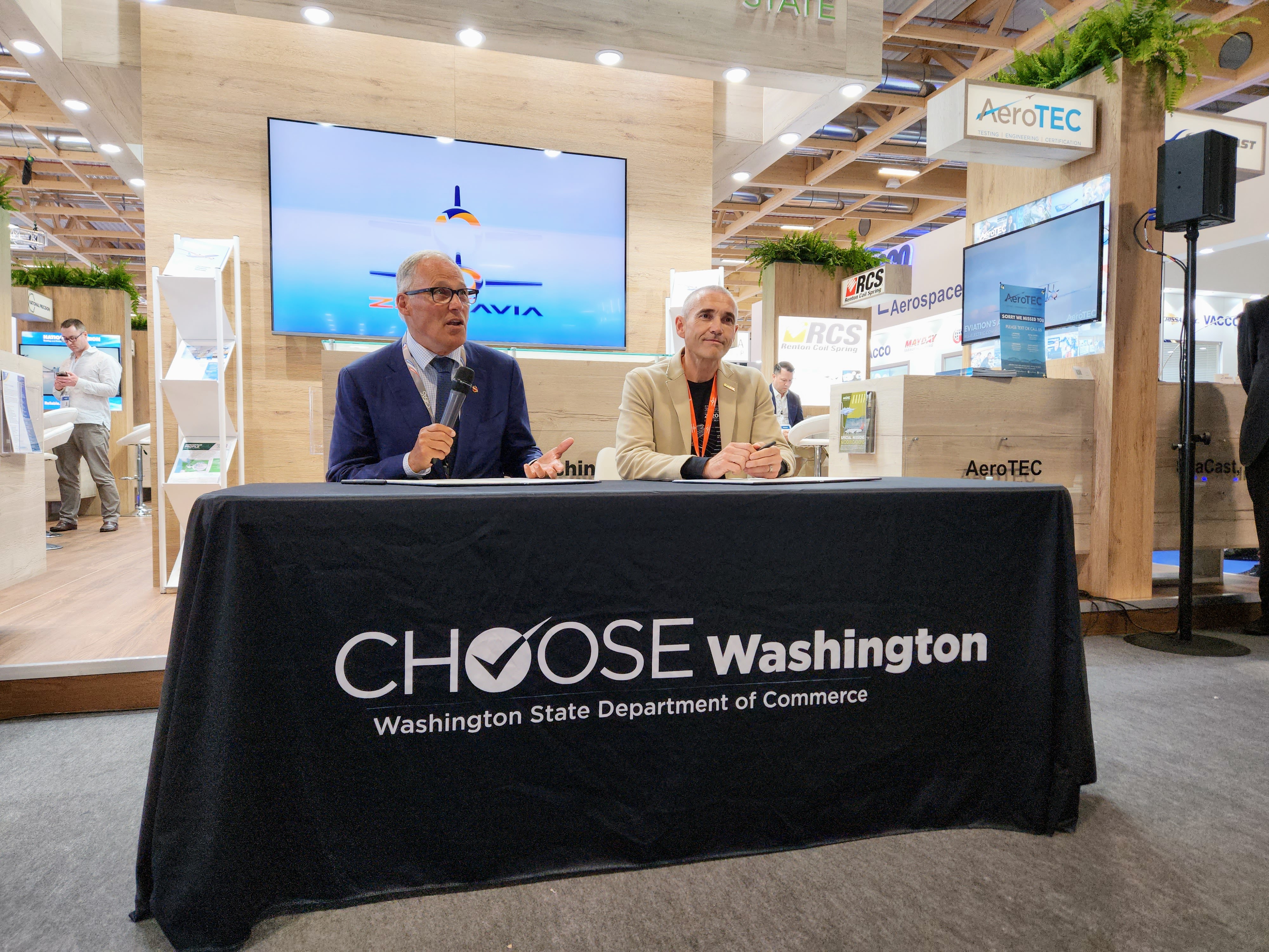 Washington Governor Jay Inslee and ZeroAvia founder and CEO Val Miftakhov are pictured at the Paris Airshow