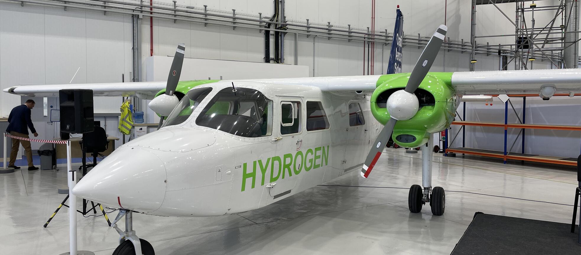 Cranfield Aerospace plans to convert the Britten-Norman Islander aircraft to hydrogen propulsion.