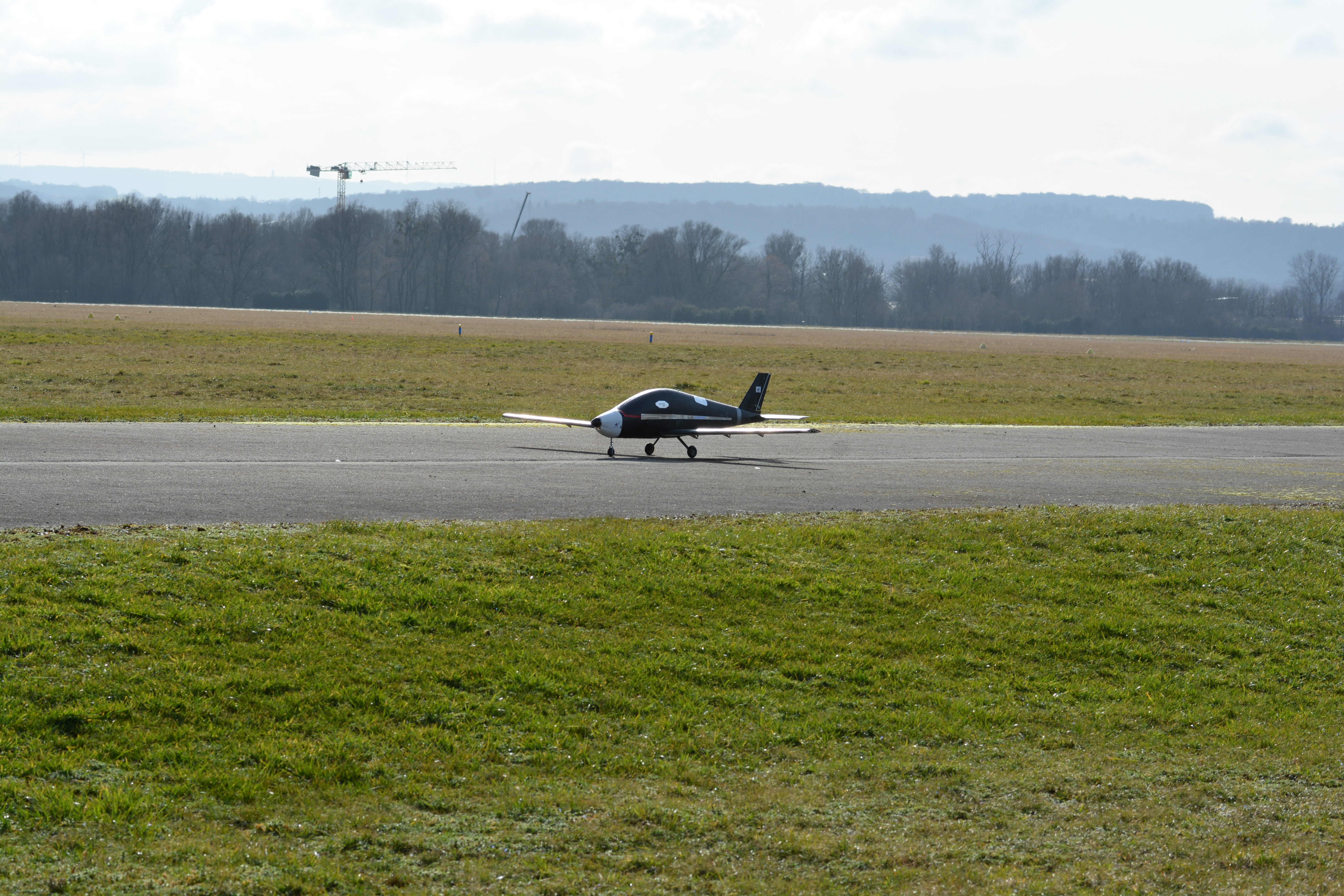 Avions Mauboussin flew a sub-scale model of its planned Alérion M1h aircraft.