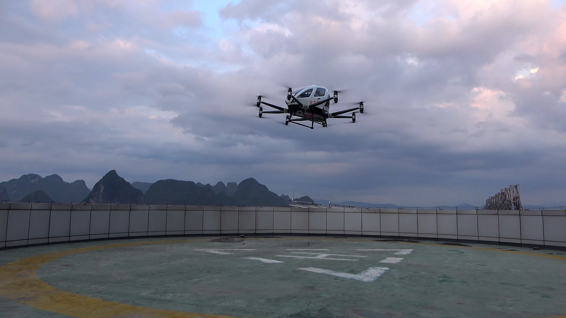 EHang 216 AAV landing on the roof of a Chinese hospital