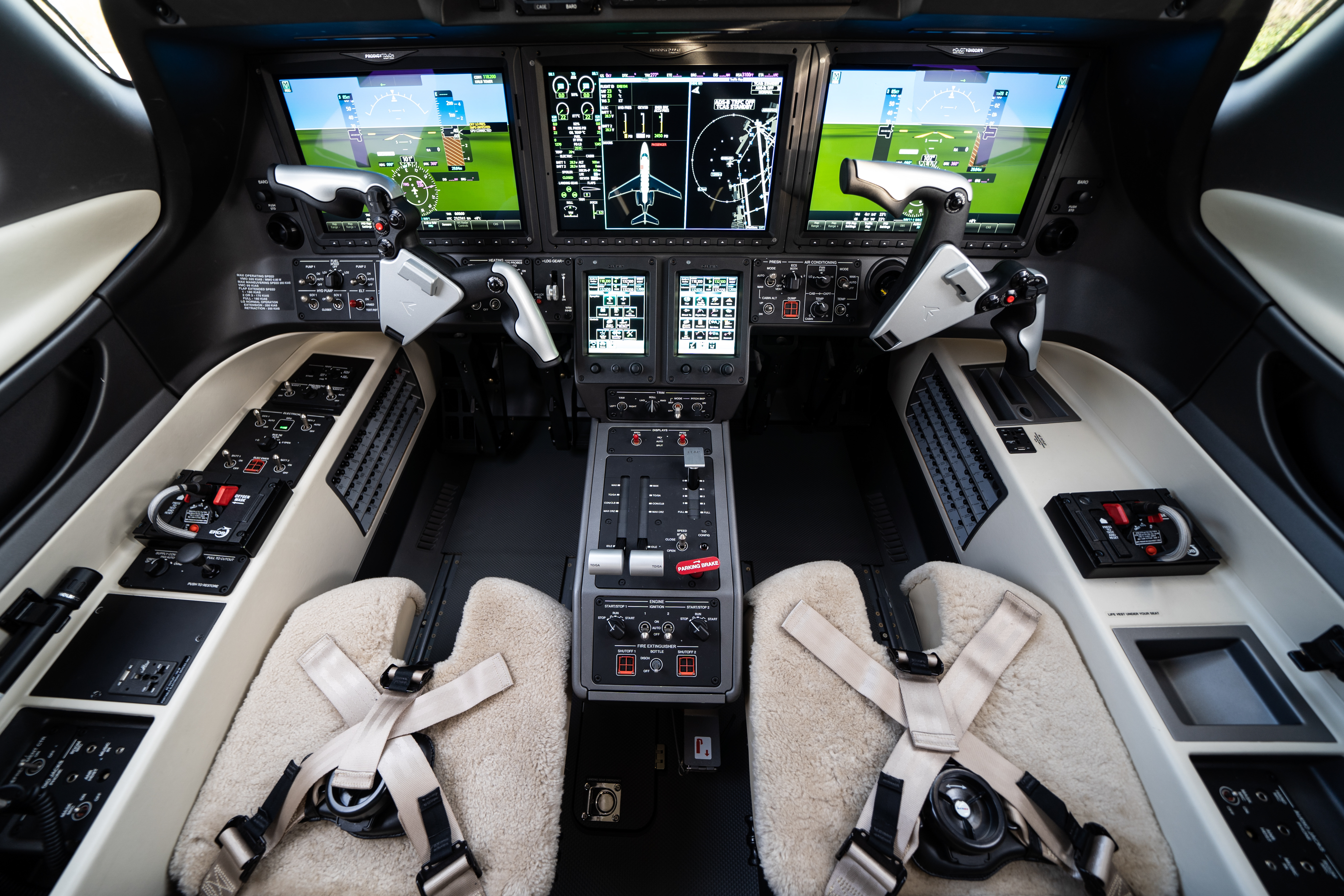 Garmin 3000 flight deck in Phenom 300