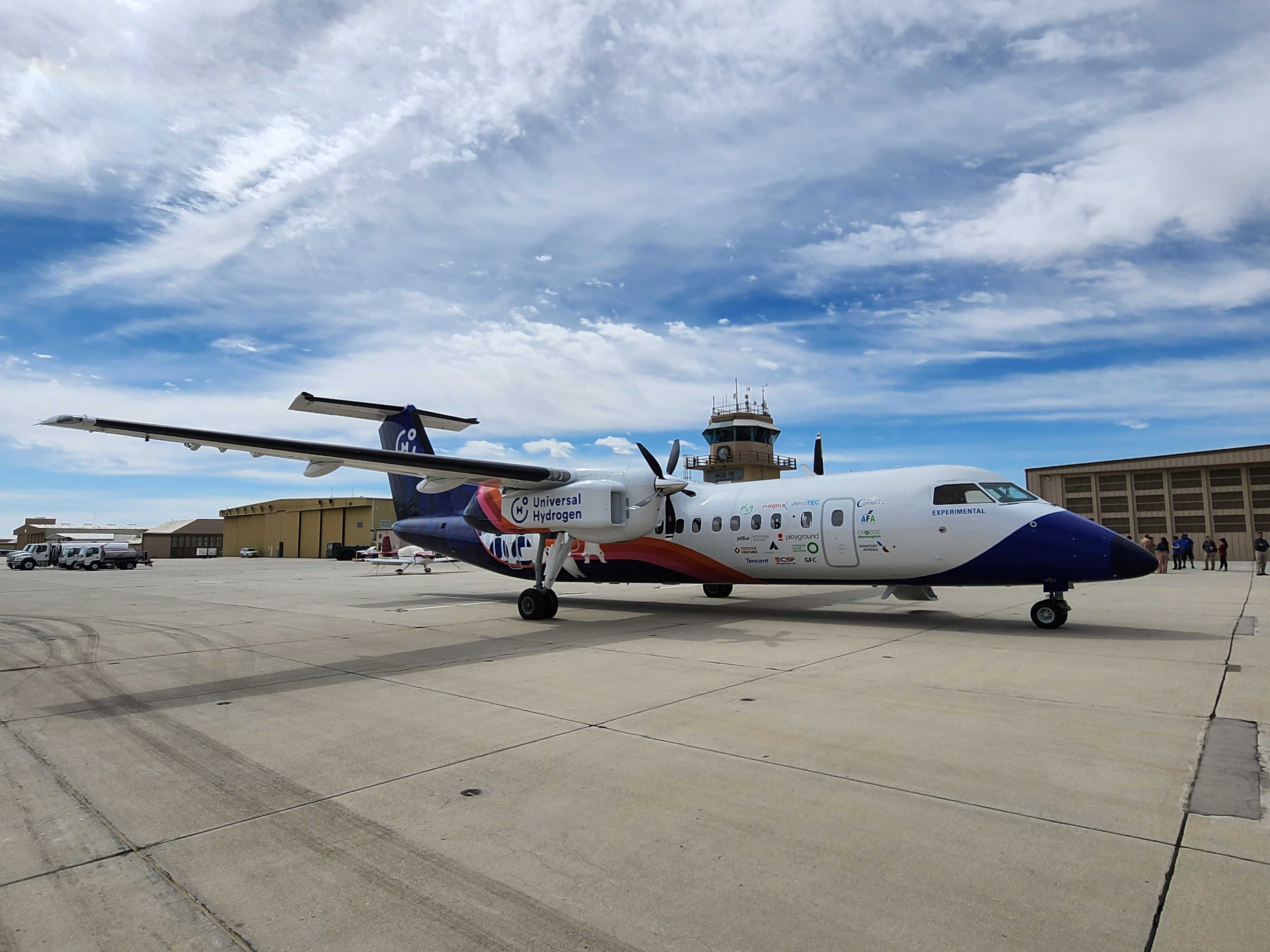 Universal Hydrogen has flown a Dash 8 aircraft with its fuel cell electric propulsion system.