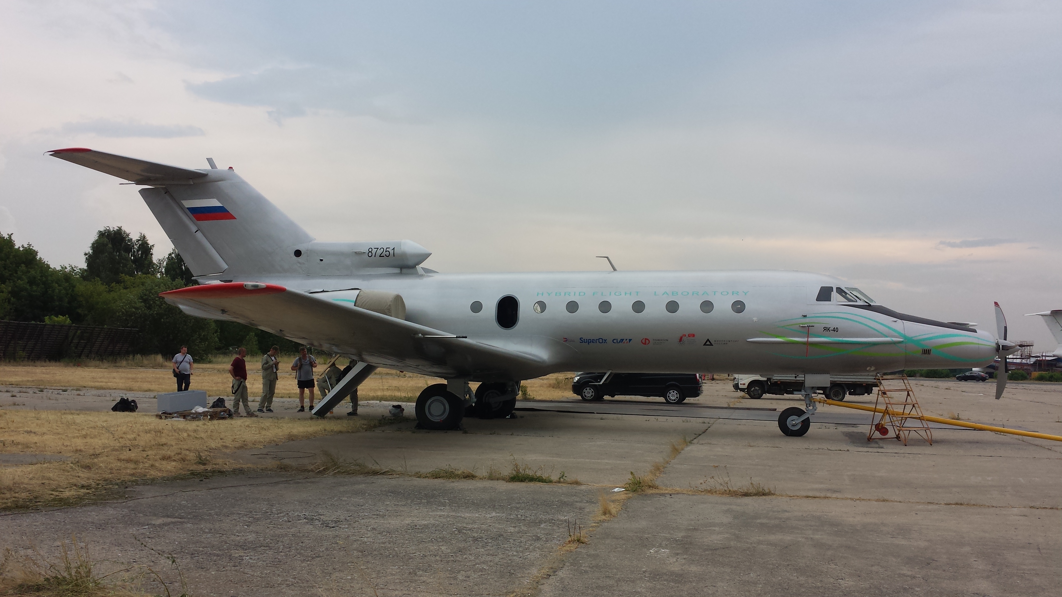 Hybrid-electric Yak 40