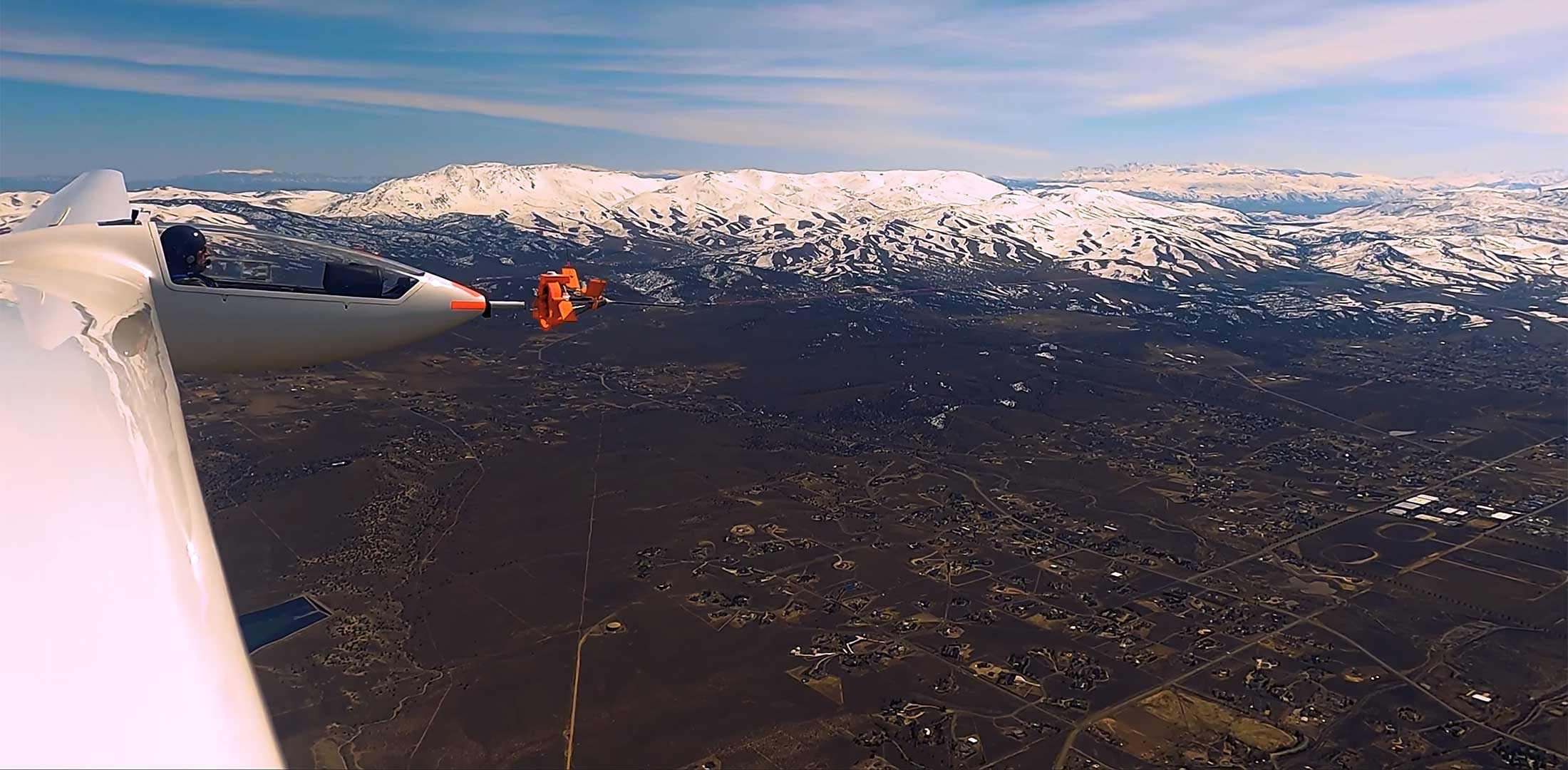 Magpie Aviation's aerotowing technology demonstrator grapples the nose of a test aircraft during a flight test in March 2023.