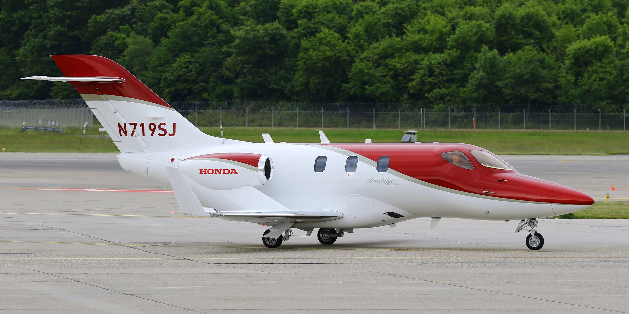 HondaJet Elite Photo: David McIntosh