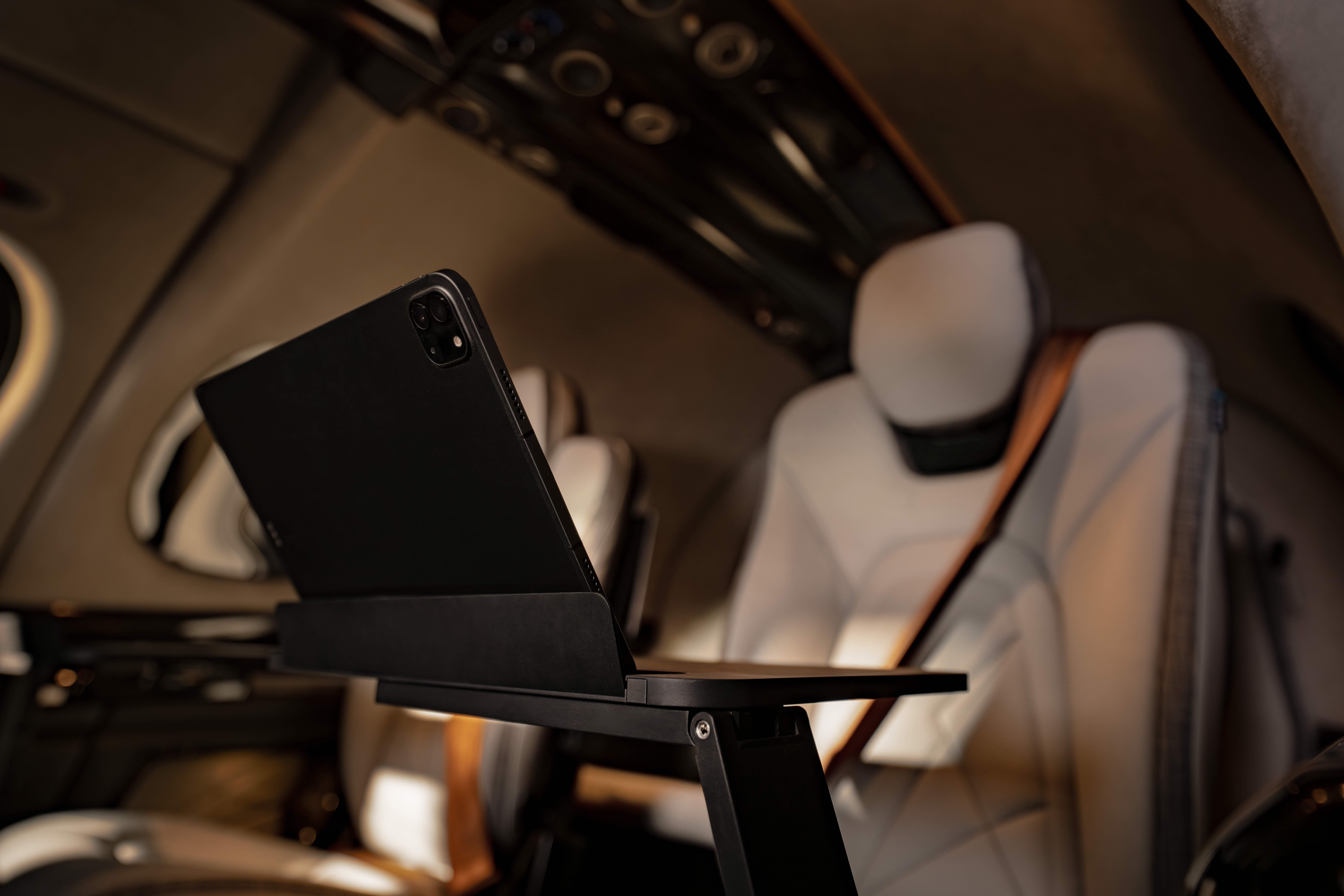 Cirrus Vision Jet G3 tray table