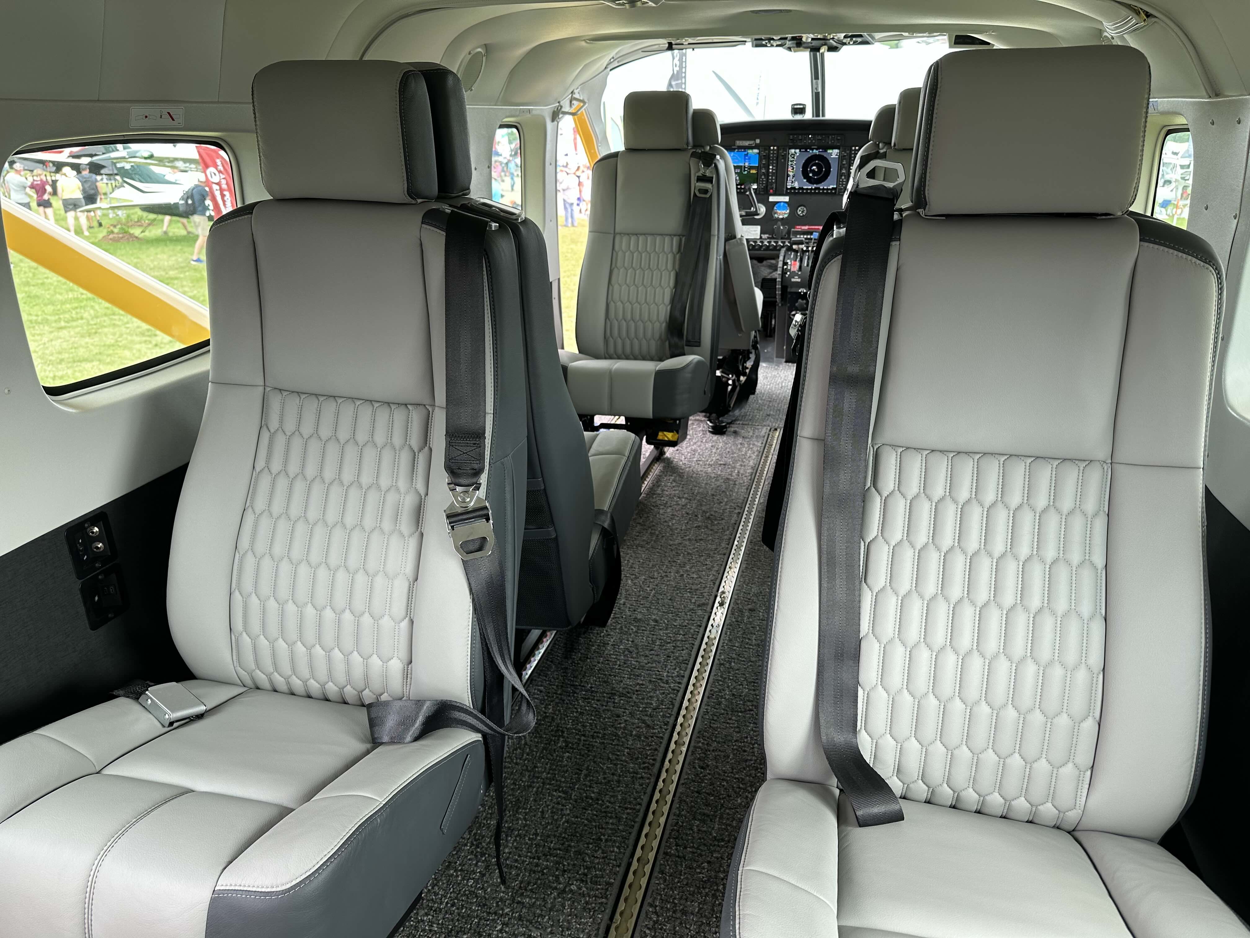 Grand Caravan Lunar interior