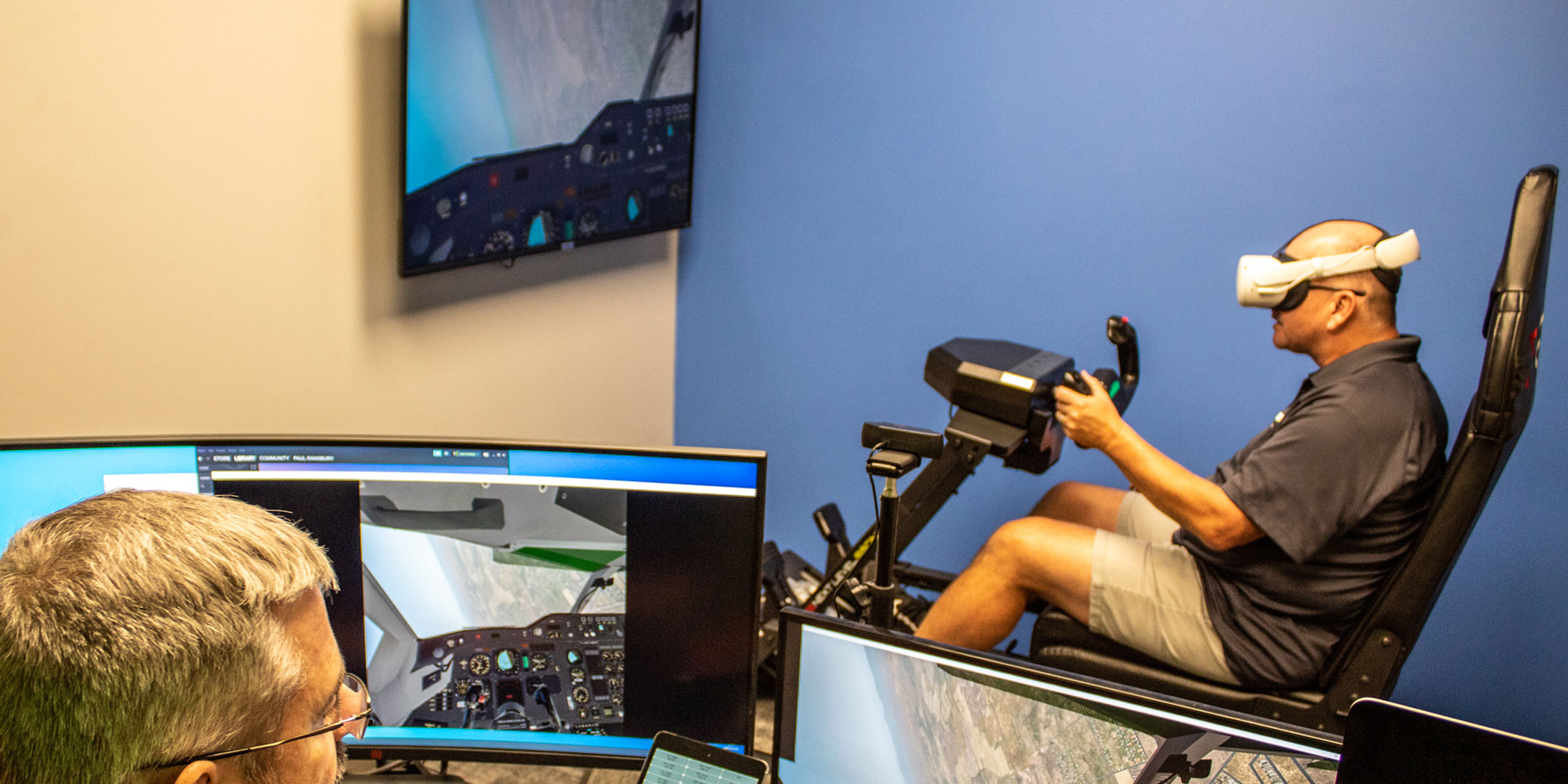 Author Stuart “Kipp” experiences the virtual reality upset training in the Aviation Performance Solutions simulator .