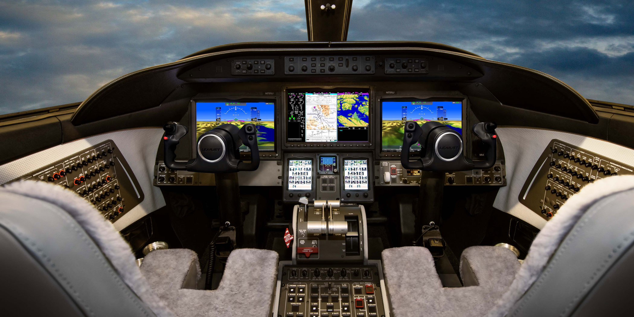 Learjet 75 flight deck