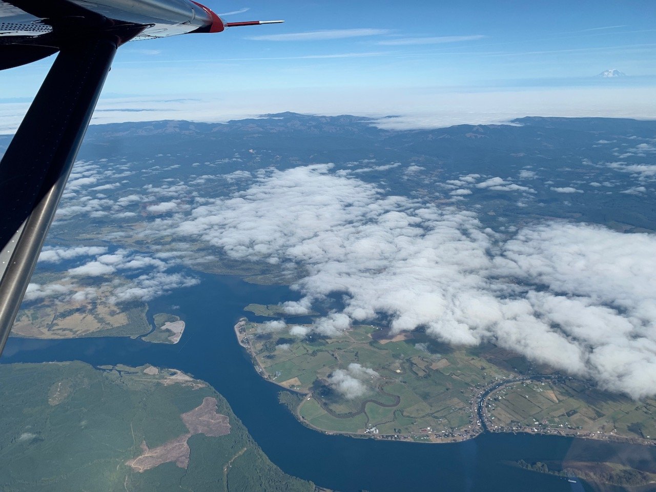 Kodiak 900 airplane over Columbia River