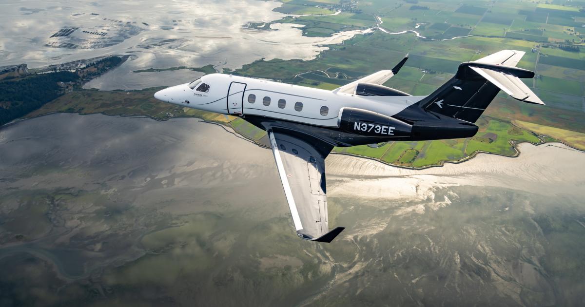 Embraer Phenom 300EV, nova evolução do jato leve mais vendido do mundo, em voo