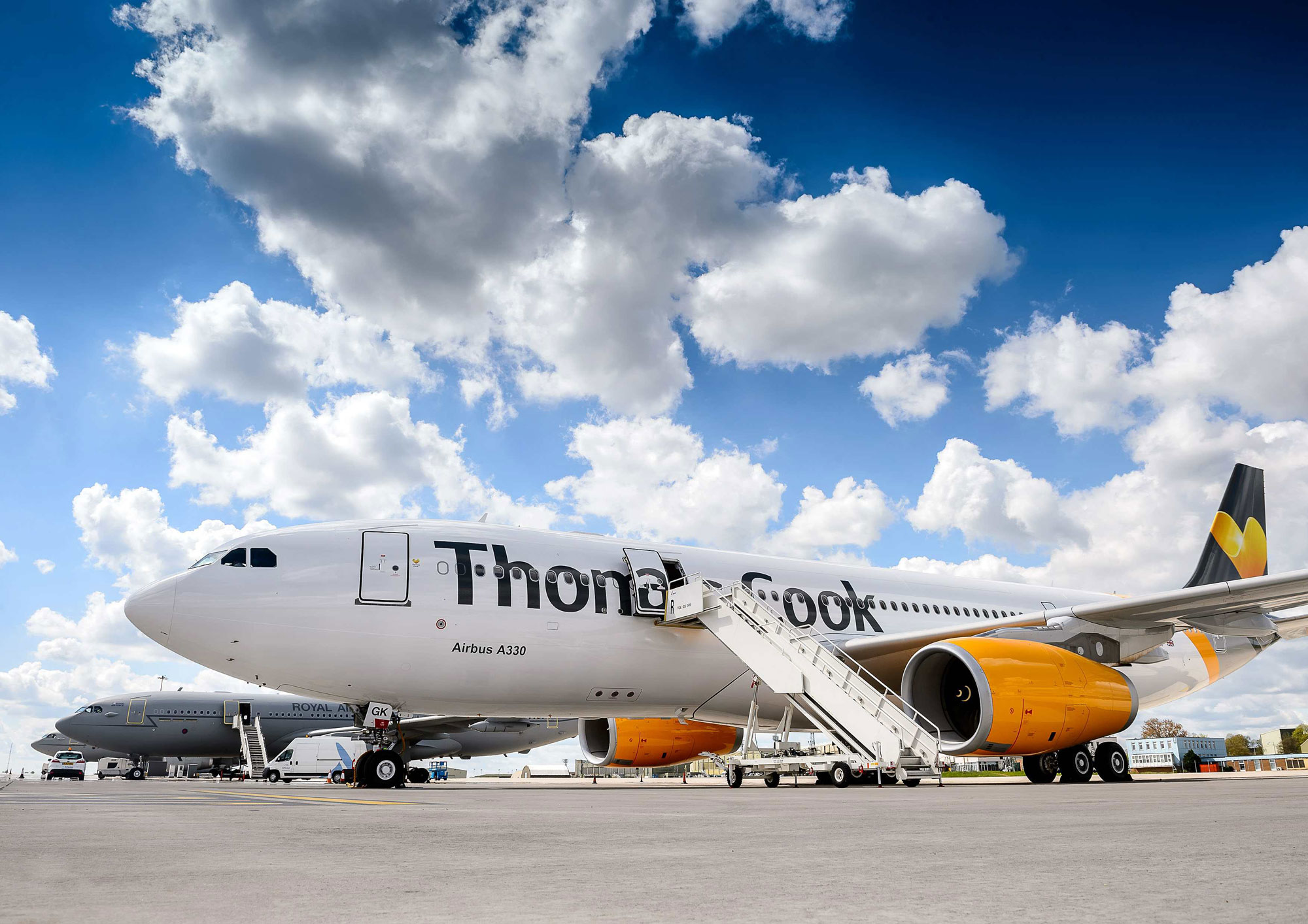 Более 400. Thomas Cook. Томас Кук компания. Thomas Cook Group Airlines. Туристическая фирма Томас Кук.